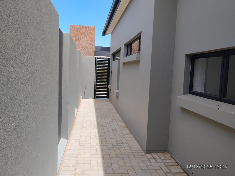 To Let 3 Bedroom Property for Rent in Paradise Coast Western Cape